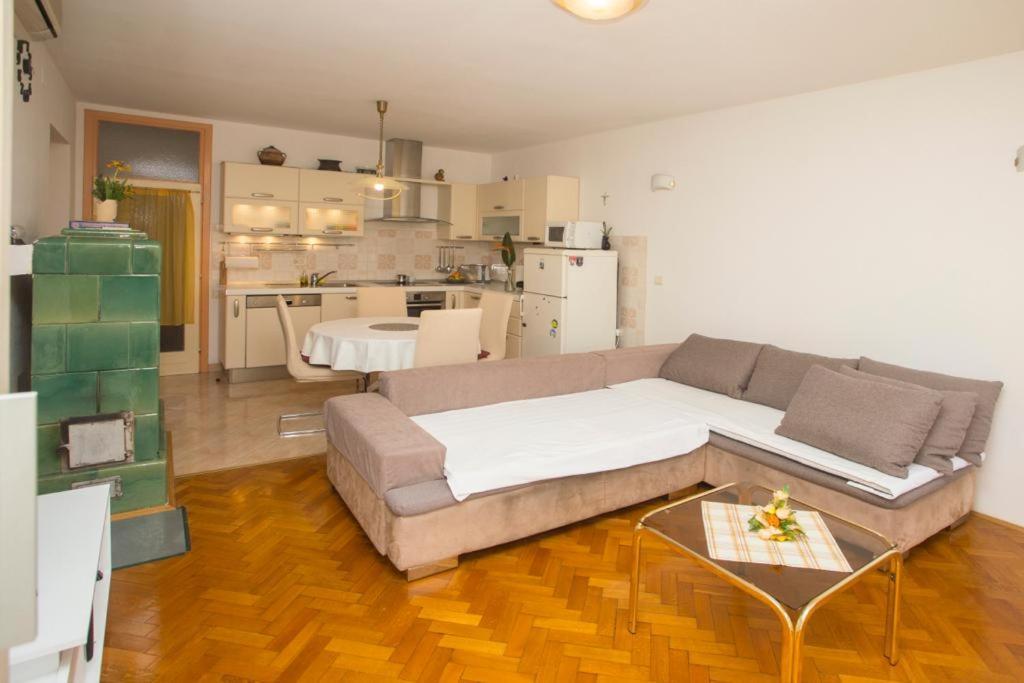 Apartments Orsula Spalato Esterno foto